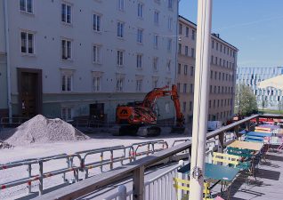 Harjukatu 3 työmaana.